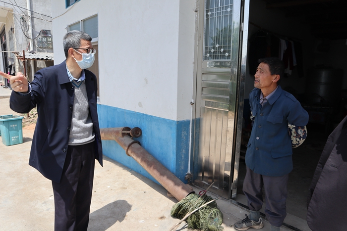 监利法院 疫情不忘贫困户 走访入户问春耕3.jpg 监利法院 疫情不忘贫困户 走访入户问春耕3.jpg