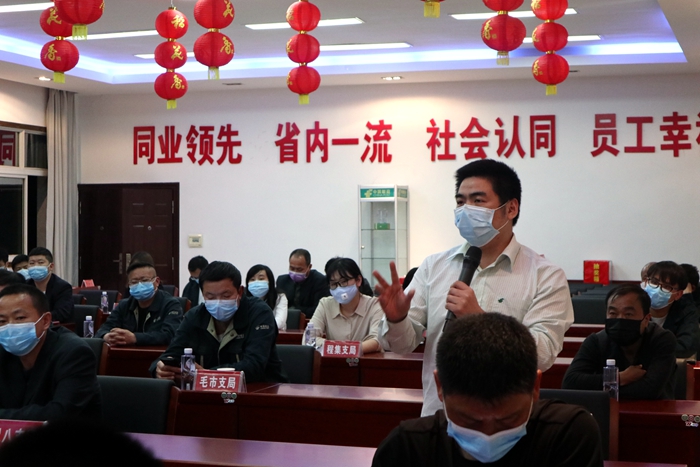 监利法院 对话邮递员  合力破解送达难3.JPG