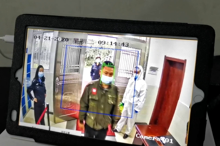 洪湖法院：体温门禁机 手持测温枪确保庭审安全3.jpg