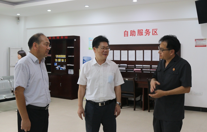 省高院副院长李群星到洪湖法院调研优化营商环境工作.jpg