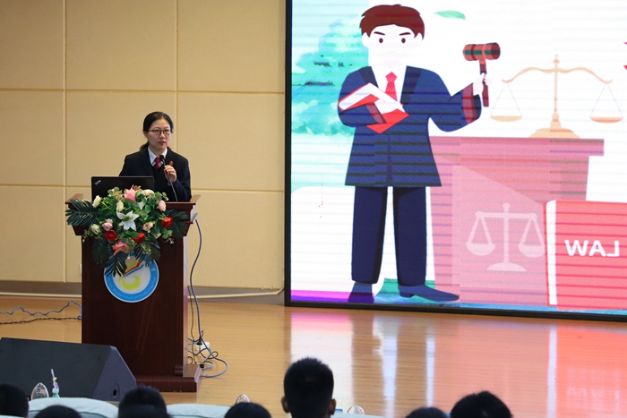 曹璐授课.jpg 曹璐授课.jpg