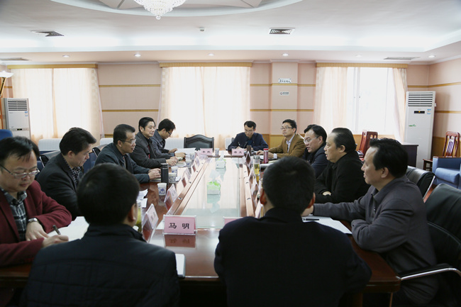 肖志坚率考察组赴宜昌中院考察司法改革工作.jpg
