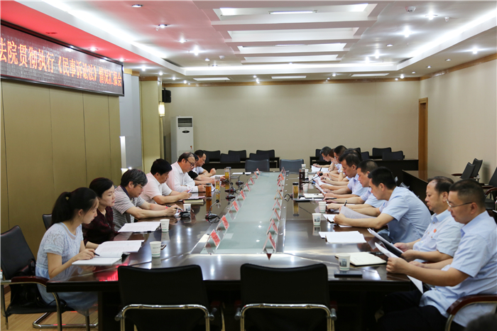 荆州市人大到市法院视察贯彻执行《民事诉讼法》情况.jpg