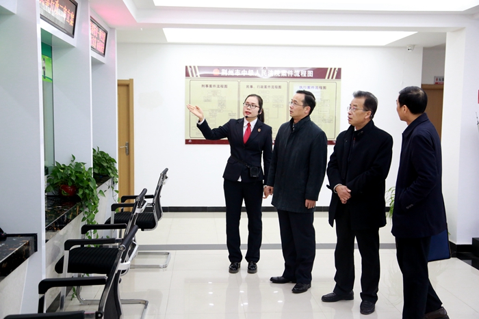 （荆州中院 周凡）市委副书记、宣传部长、政法委书记吴朝安到荆州中院调研.JPG
