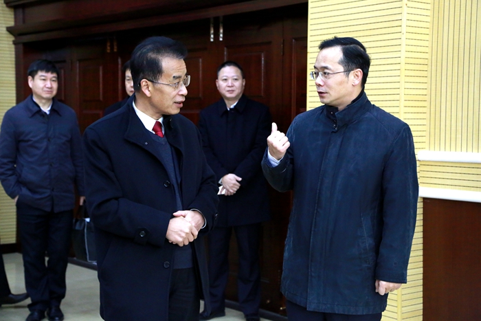（荆州中院 周凡）市委副书记、宣传部长、政法委书记吴朝安到荆州中院调研4.JPG
