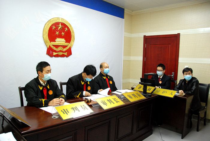荆州中院通过云上法庭系统开庭审理刑事案件.JPG