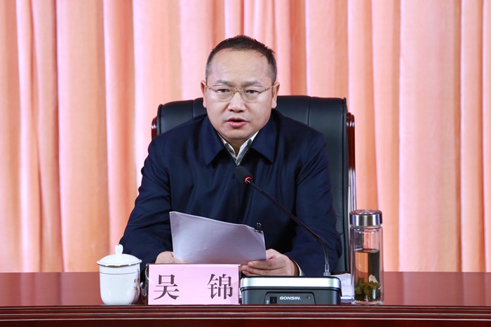 荆州市委书记吴锦.JPG