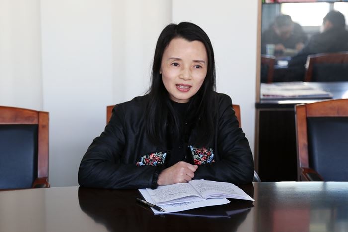 李霞代表发言.JPG
