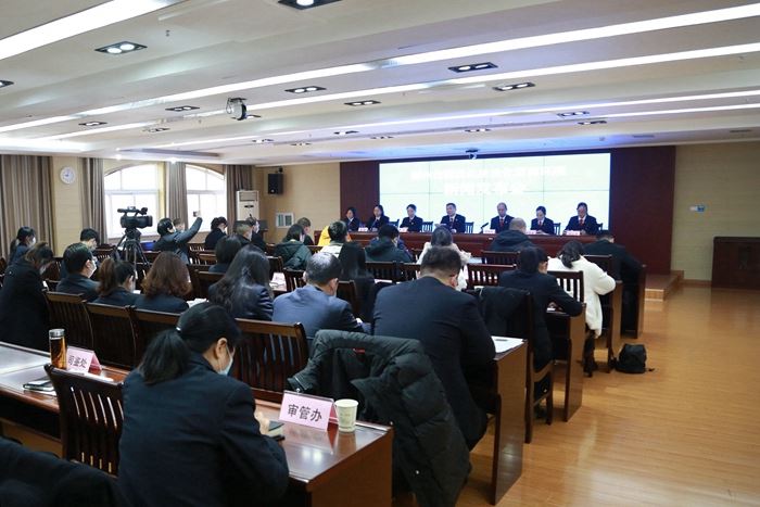 荆州市中级人民法院召开优化法治化营商环境新闻发布会 (3).jpg