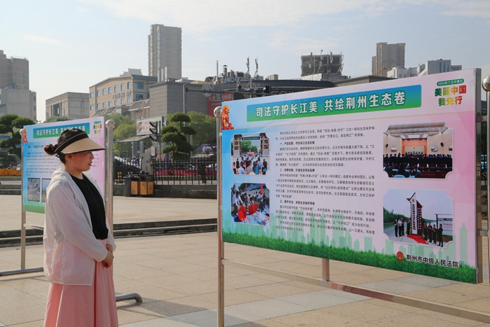 市民浏览展板.jpg